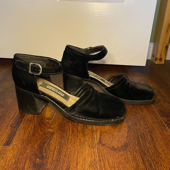 Vintage 90’s Kenneth Cole Reaction Velvet Mary Janes 8.5 - Picture 3 of 5